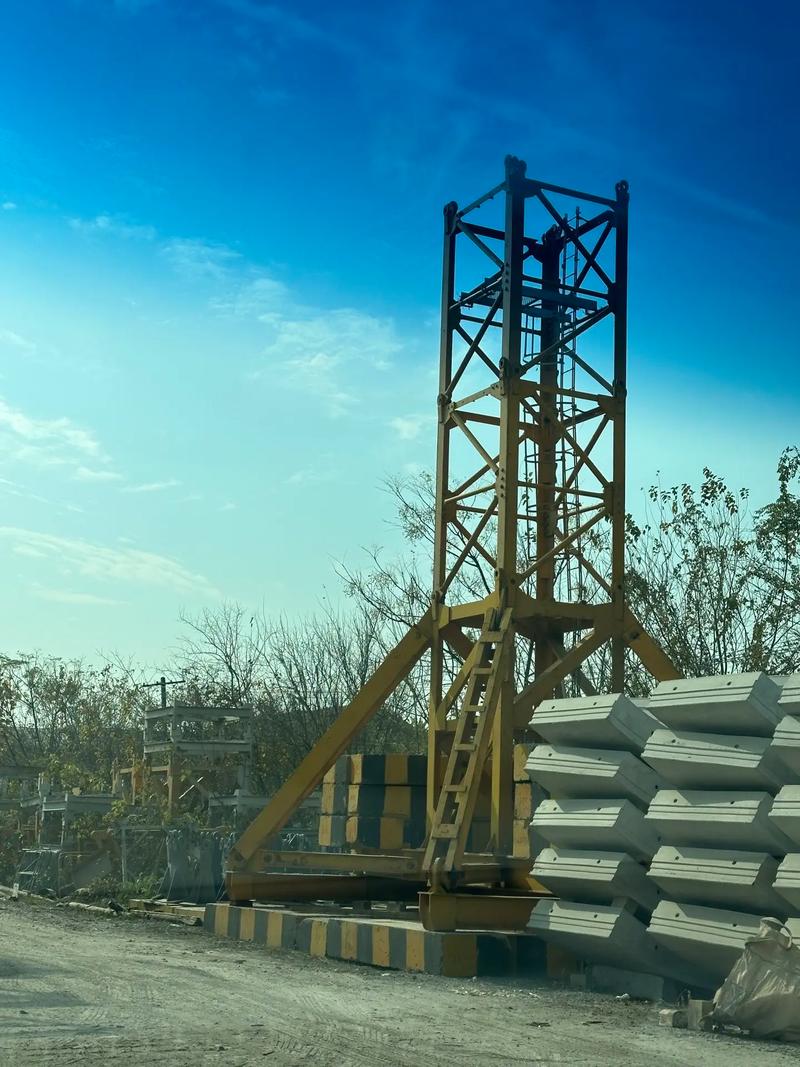 滿滿當當,又是抹黑的一天&hellip;#塔機租賃 #讓技術(shù)變的更有價值